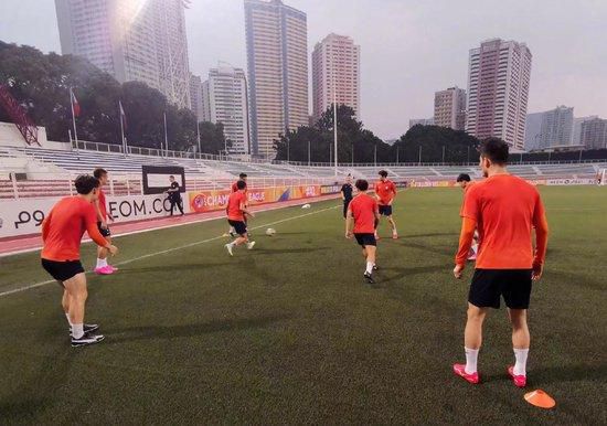 8月27日，由李骏执导，朱一龙、黄志忠、陈数、焦俊艳领衔主演的灾难电影《峰爆》发布;生命至上版预告，展现了灾难面前，消防兵、飞行员、基建人等众多力量逆行而来，不遗余力抗灾救人的英勇举动，;生命至上的;中国式救援，深深触动着观众的内心